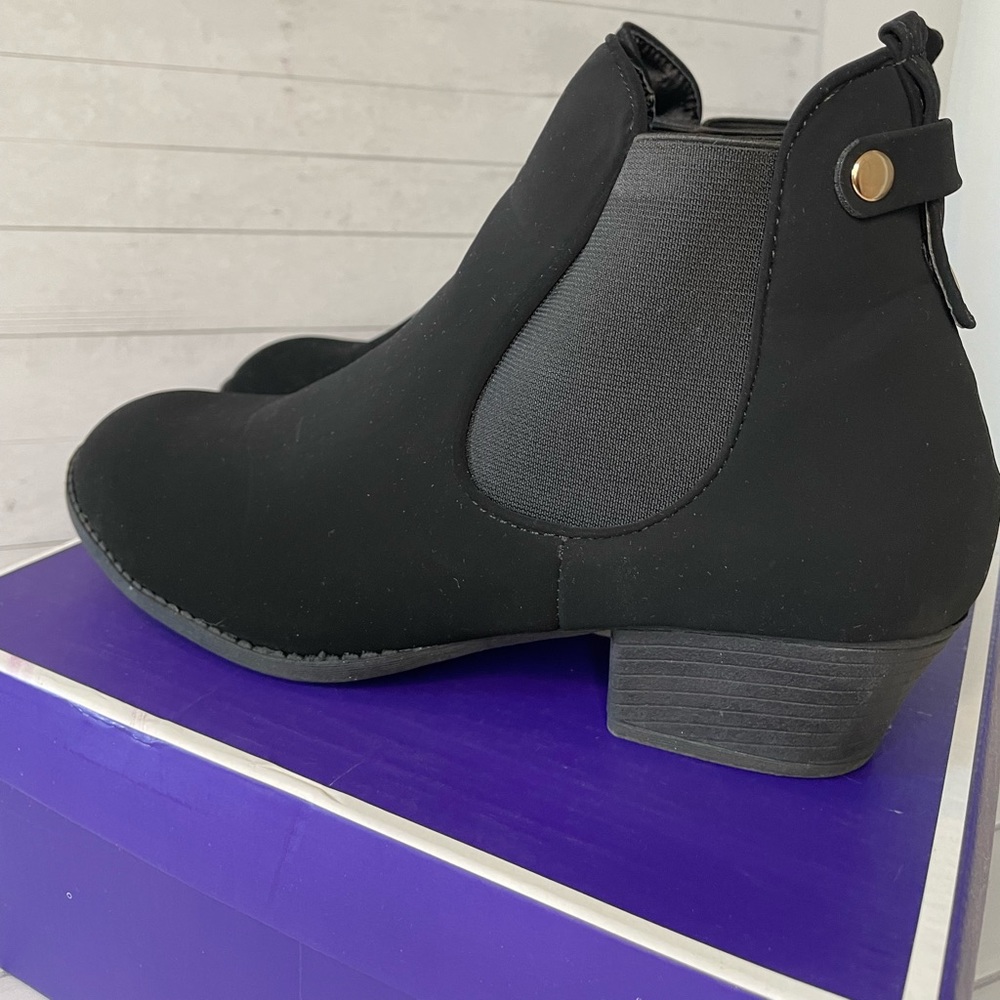 TOP MODA Women’s Black Suede Ankle cut Booties! Size 8